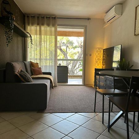 Appartement Residence Santa Barbara Avec Piscine Et A 750M De La Plage Cavalaire-sur-Mer Eksteriør billede
