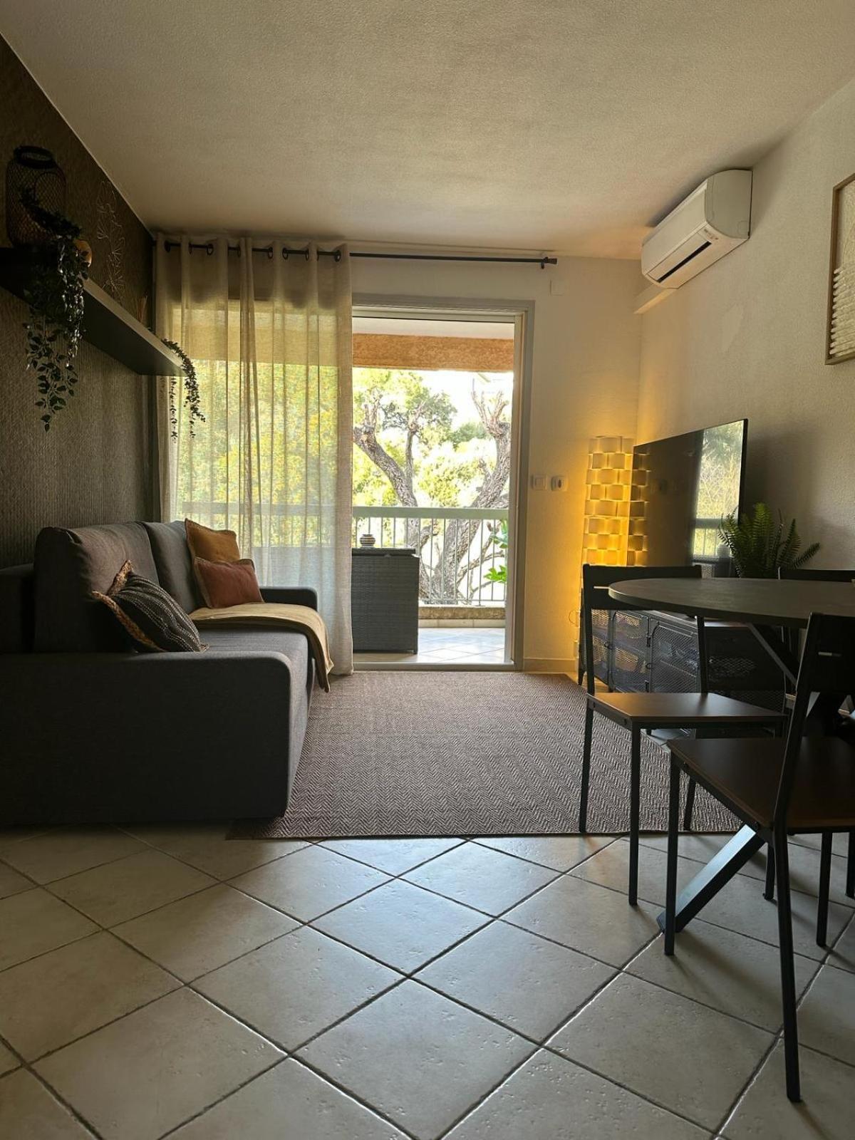 Appartement Residence Santa Barbara Avec Piscine Et A 750M De La Plage Cavalaire-sur-Mer Eksteriør billede