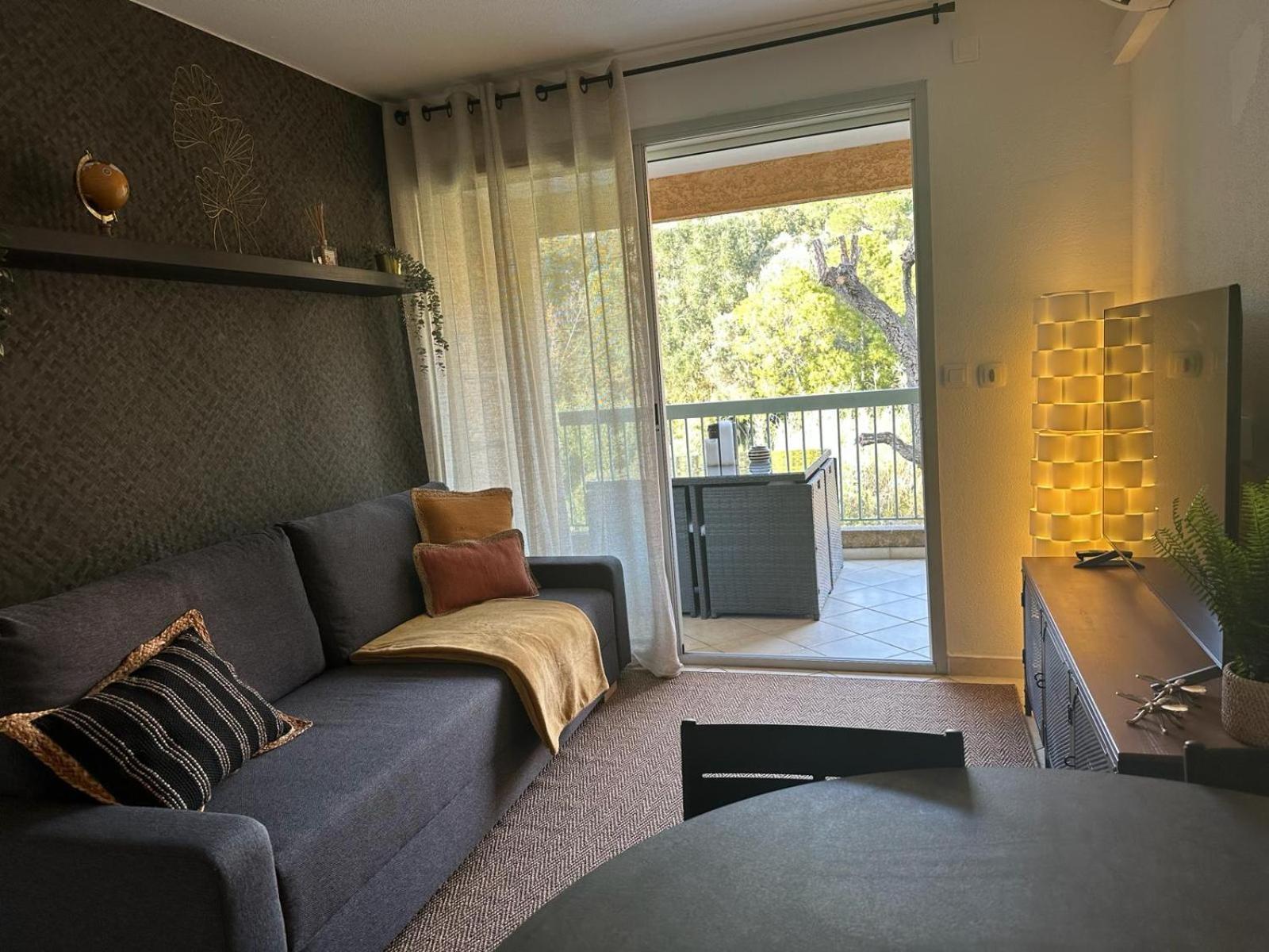 Appartement Residence Santa Barbara Avec Piscine Et A 750M De La Plage Cavalaire-sur-Mer Eksteriør billede