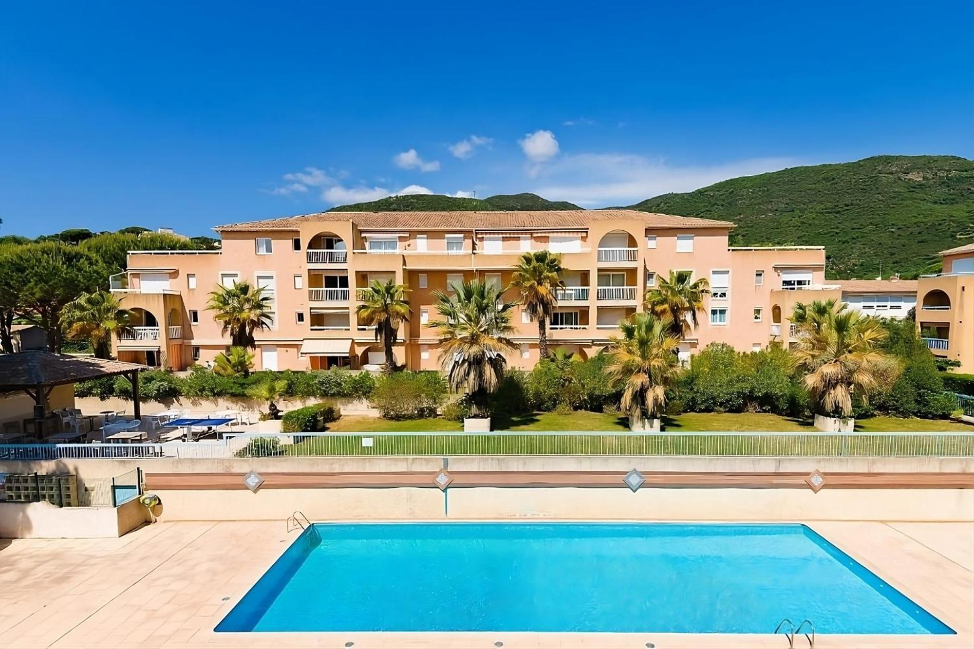 Appartement Residence Santa Barbara Avec Piscine Et A 750M De La Plage Cavalaire-sur-Mer Eksteriør billede